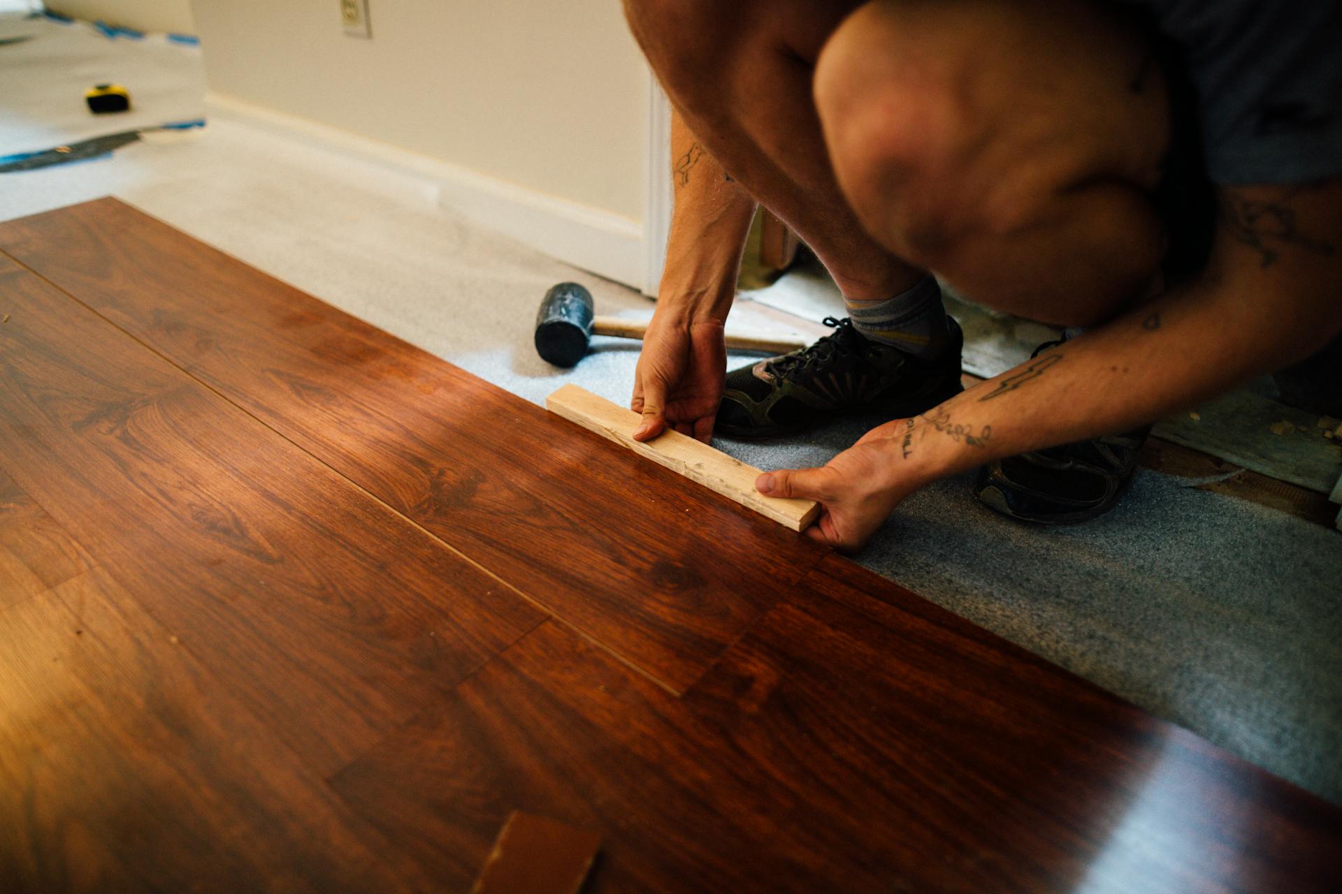Flooring installer laying luxury vinyl plank in a Murfreesboro home
